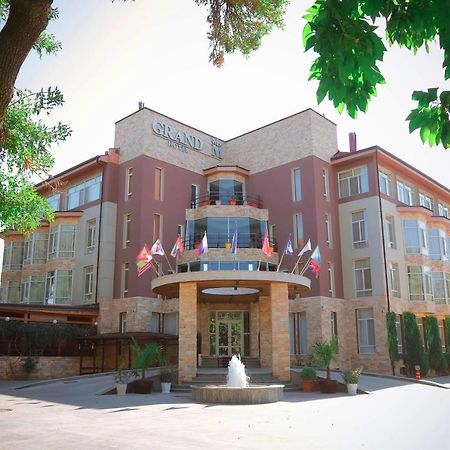 Grand M Hotel Navoi Luaran gambar