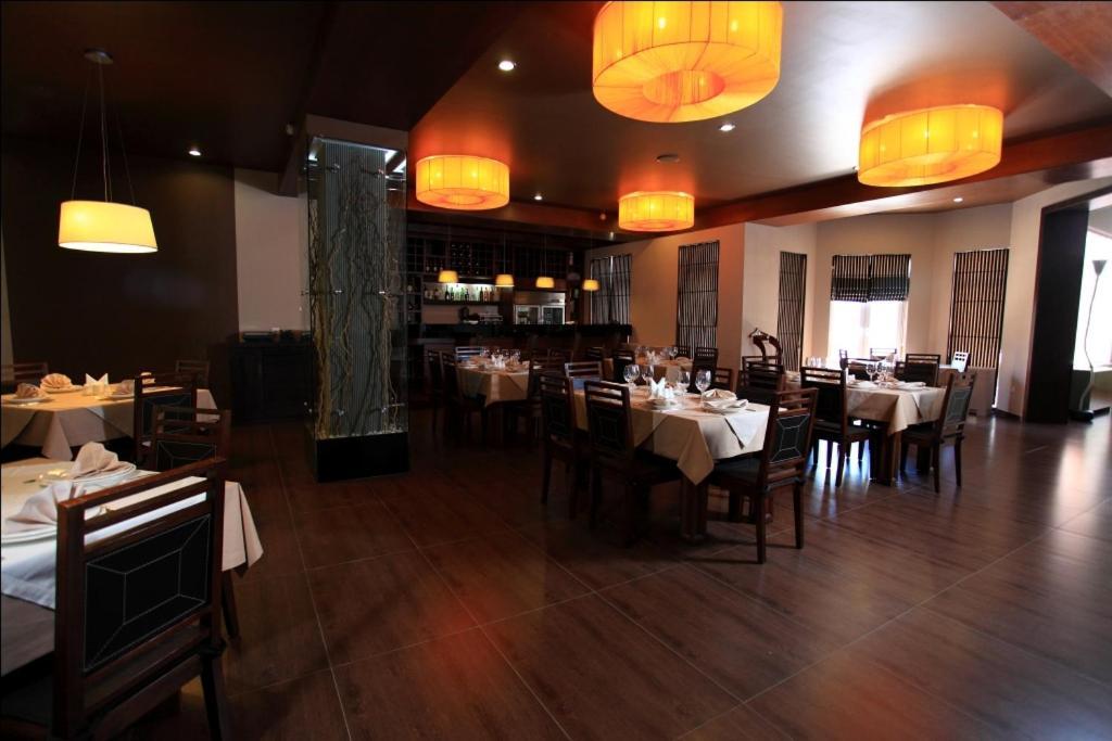 Grand M Hotel Navoi Luaran gambar