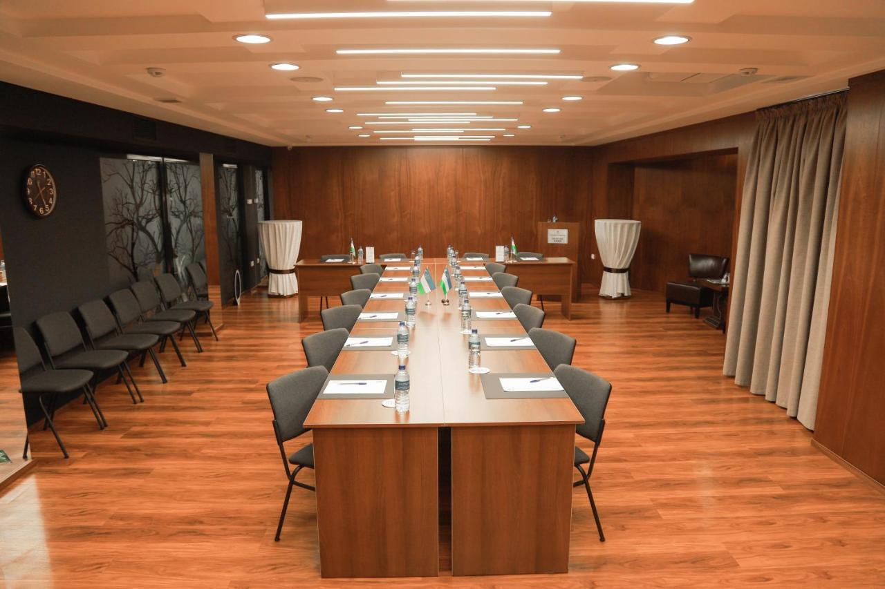 Grand M Hotel Navoi Luaran gambar