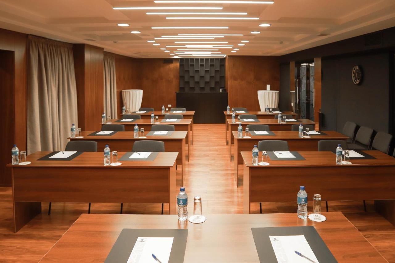 Grand M Hotel Navoi Luaran gambar