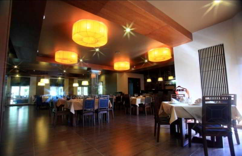 Grand M Hotel Navoi Luaran gambar
