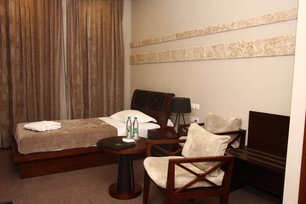 Grand M Hotel Navoi Bilik gambar