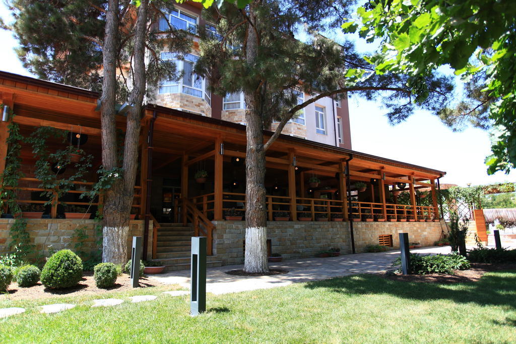 Grand M Hotel Navoi Luaran gambar