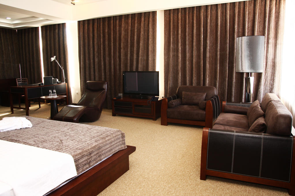 Grand M Hotel Navoi Bilik gambar