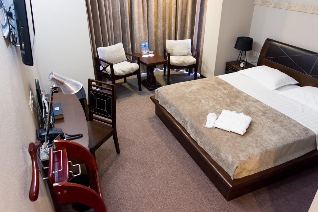 Grand M Hotel Navoi Luaran gambar