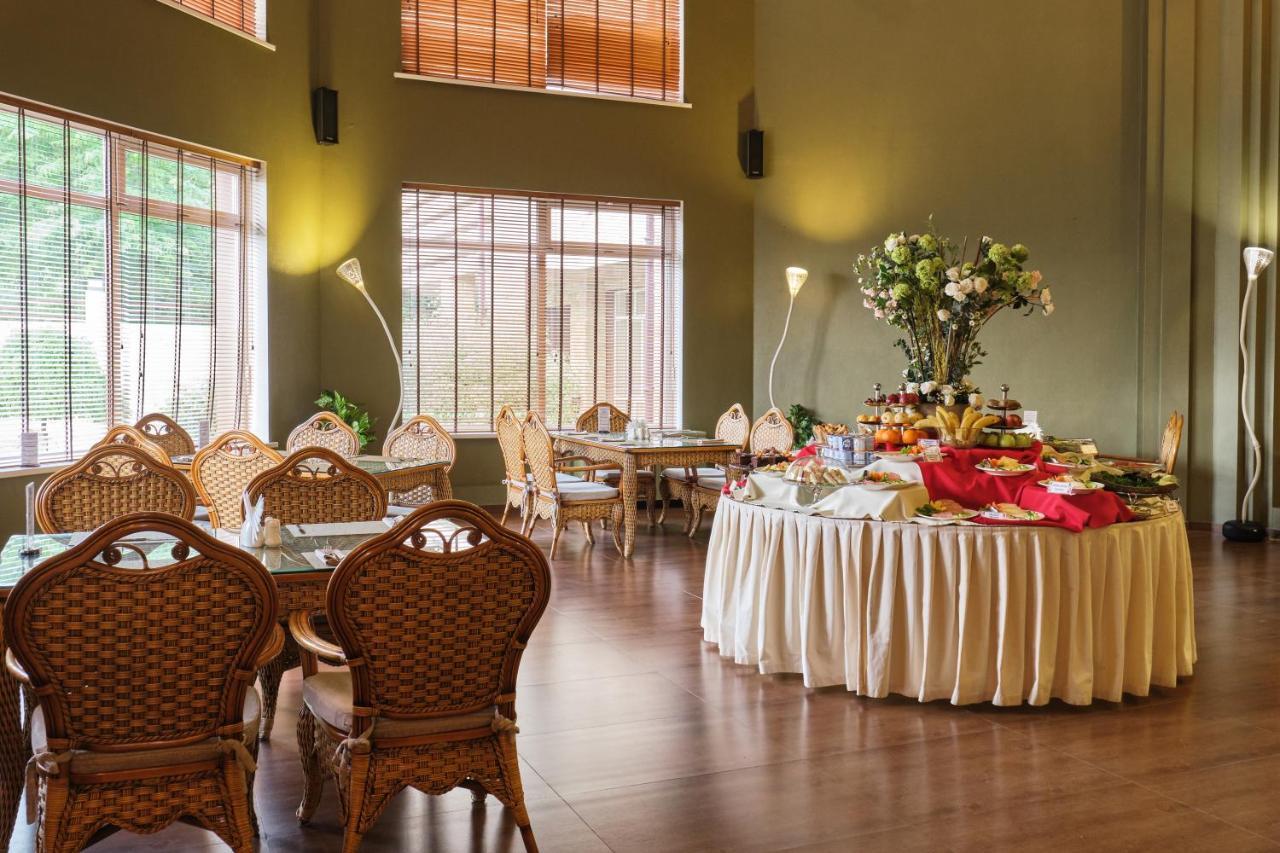Grand M Hotel Navoi Luaran gambar